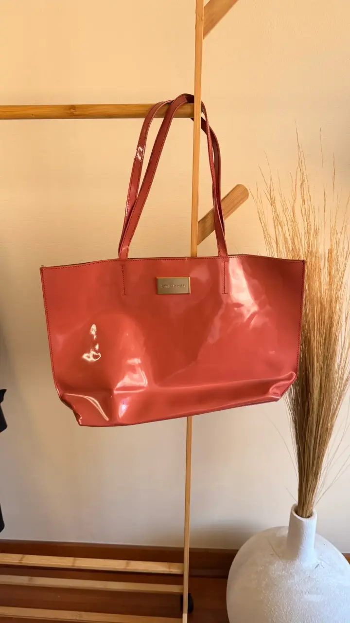 Bolso tote de charol bimba y Lola