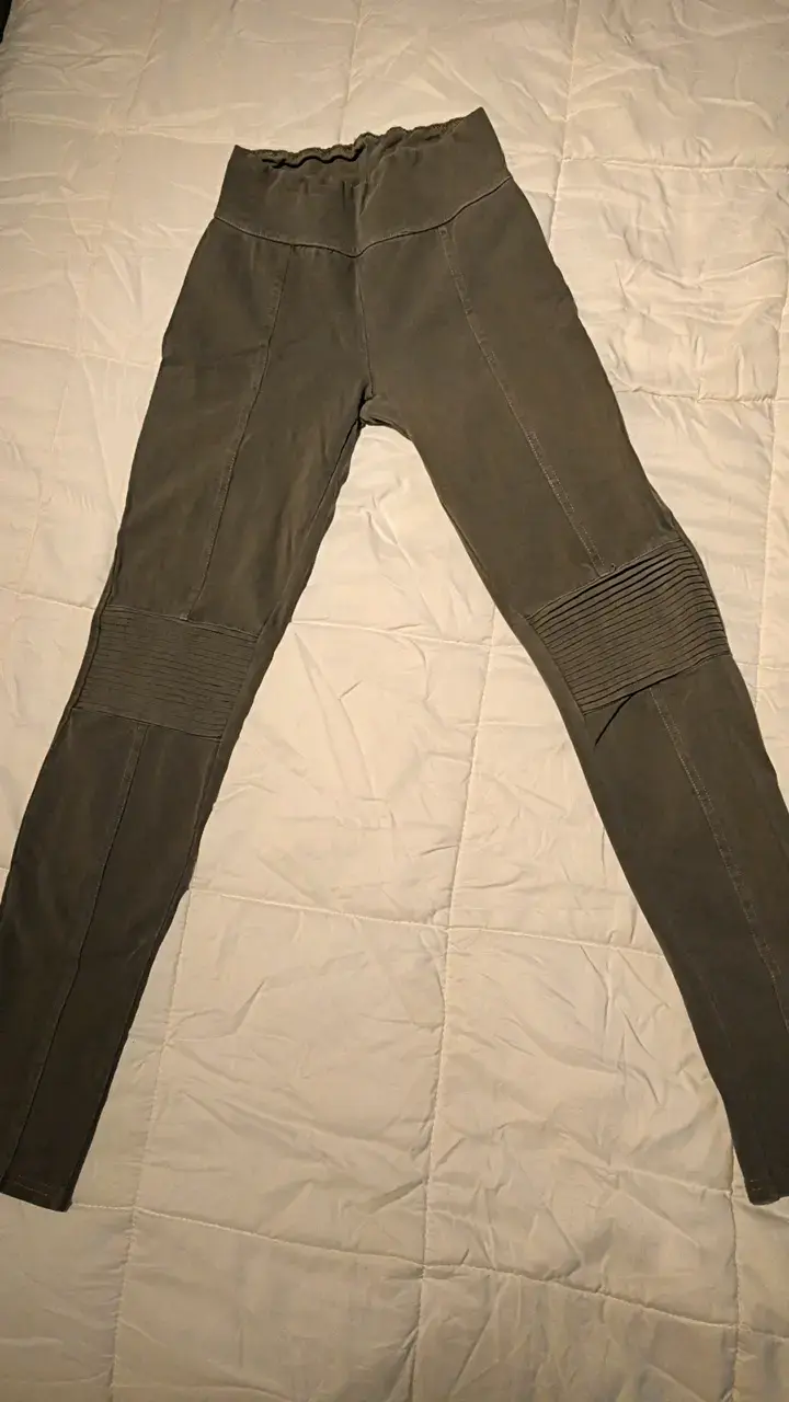 Leggings de mujer color gris con rodillera