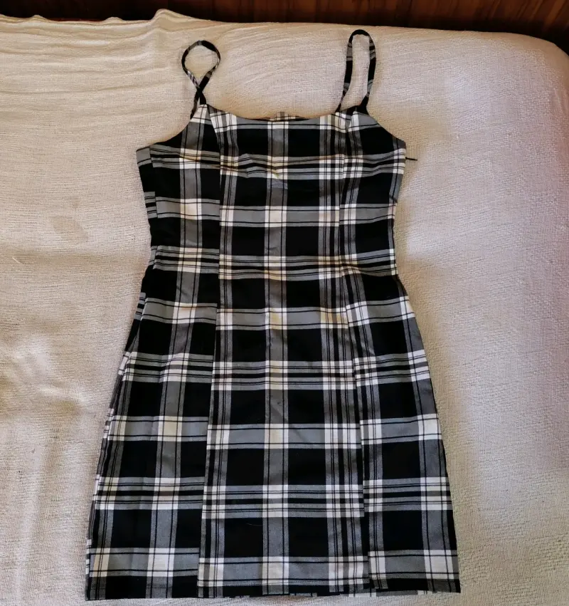 Vestido corto de tirantes a cuadros