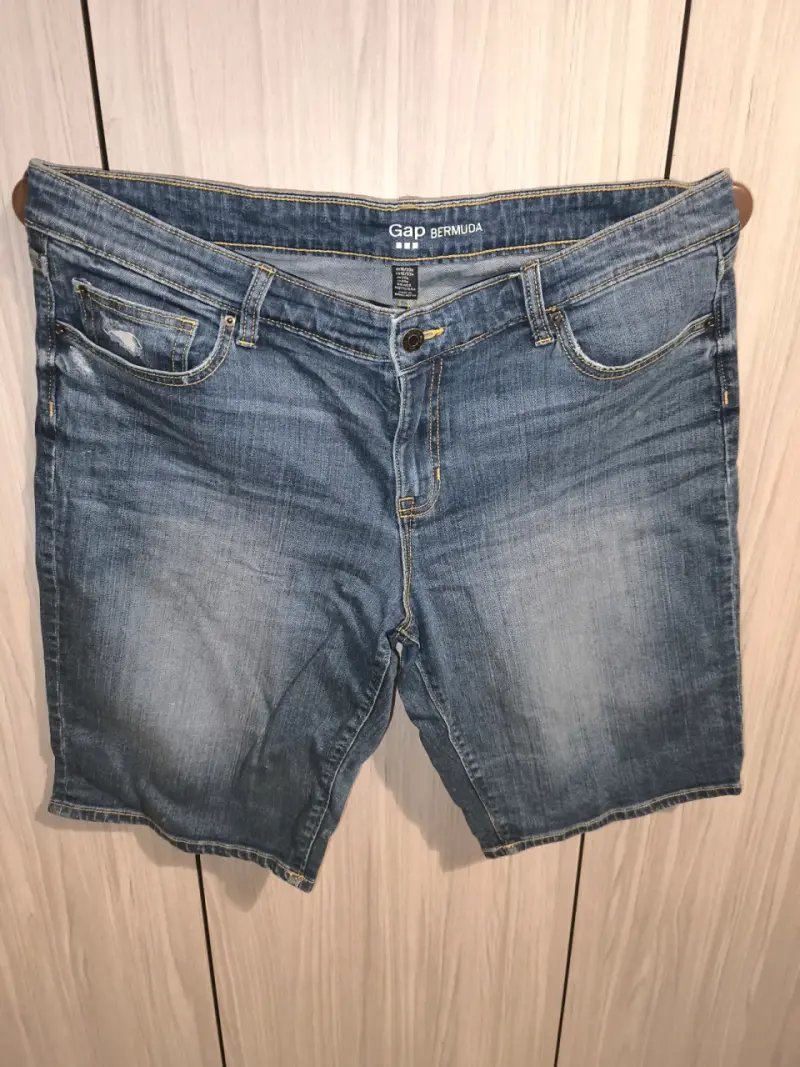 Bermudas de mezclilla Gap para hombre