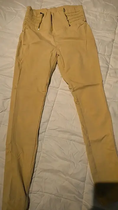 Pantalones strech beige con cierre dorado - miniatura 1