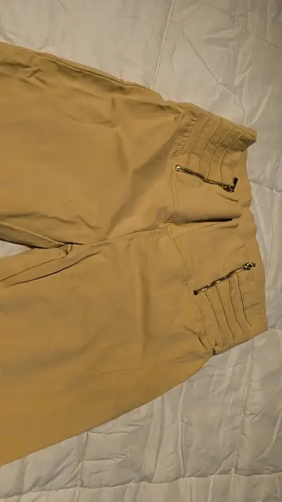 Pantalones strech beige con cierre dorado - miniatura 2