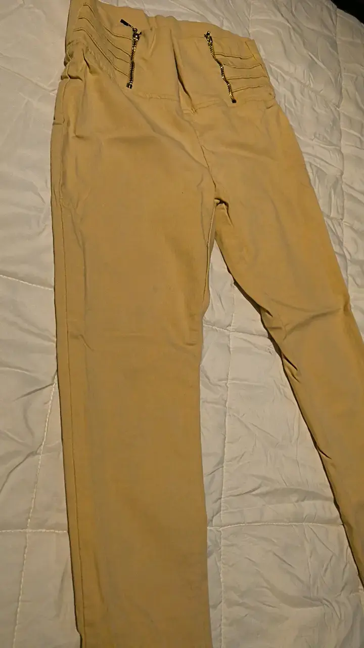Pantalones strech beige con cierre dorado - 4
