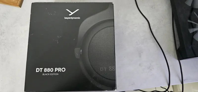 Audífonos Beyerdynamic DT 880 Pro Black Edition - 1