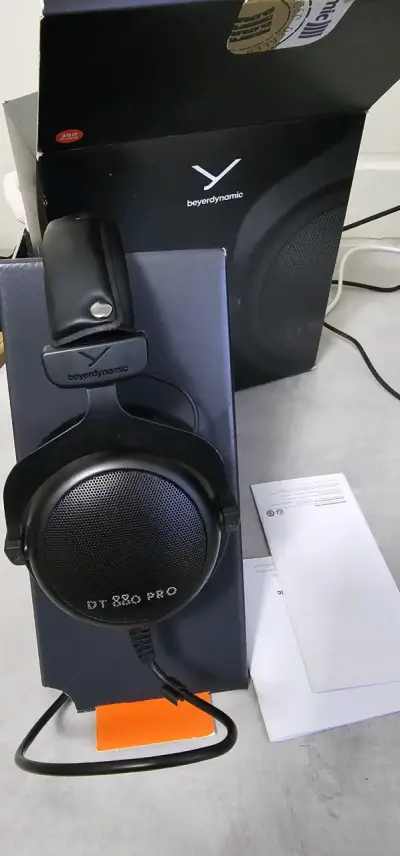 Audífonos Beyerdynamic DT 880 Pro Black Edition - miniatura 2