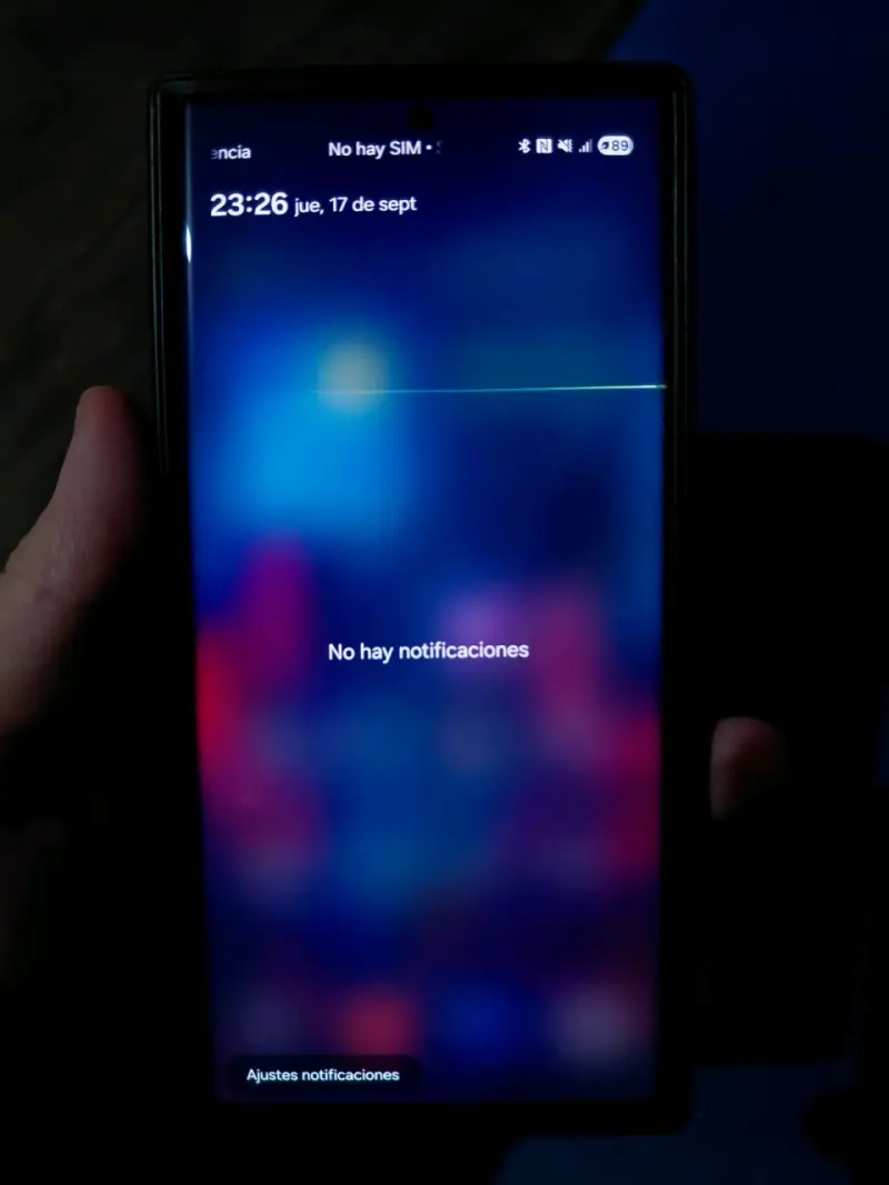 Samsung Galaxy S22 Ultra con detalle en pantalla - 6
