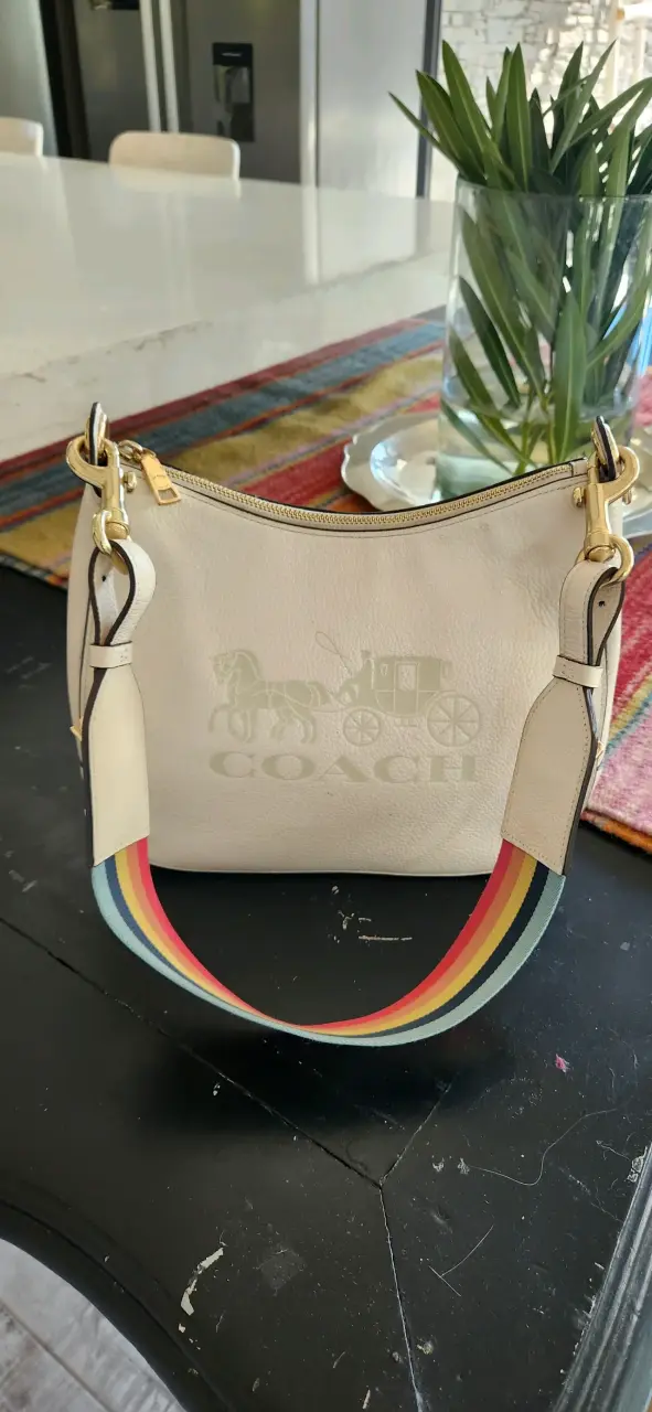 Cartera Coach de cuero beige con correa arcoíris - 1