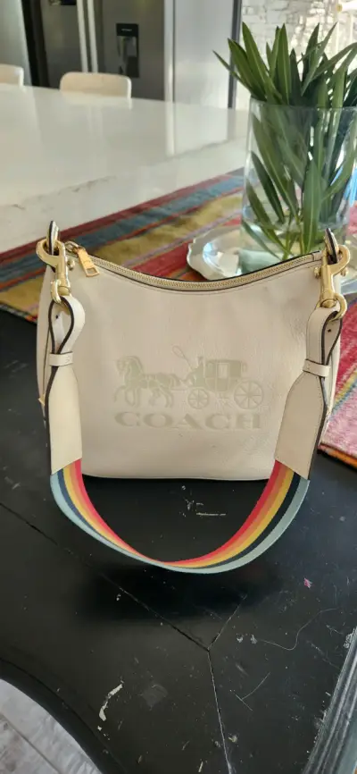 Cartera Coach de cuero beige con correa arcoíris - miniatura 1