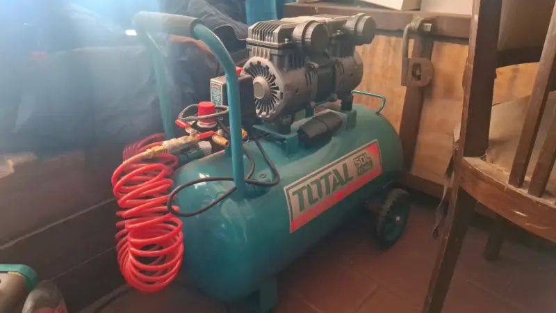 Compresor de Aire Total 50L 2HP