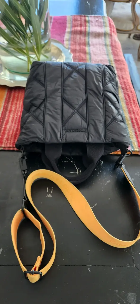 Bolso acolchado negro Bimba y Lola con correa amarilla - 2