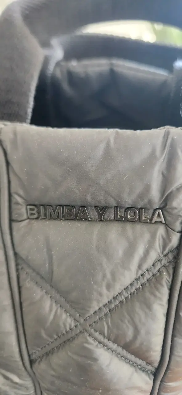 Bolso acolchado negro Bimba y Lola con correa amarilla - 5