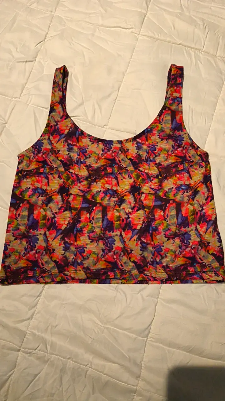 Top sin mangas estampado floral colorido