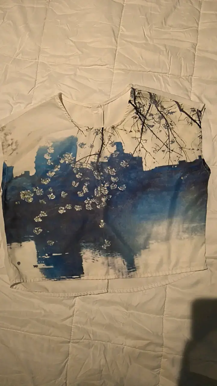 Blusa sin mangas con estampado floral azul