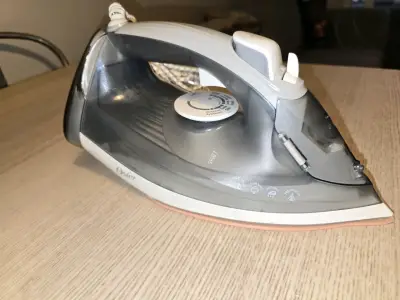Plancha a vapor Oster con suela antiadherente - miniatura 4