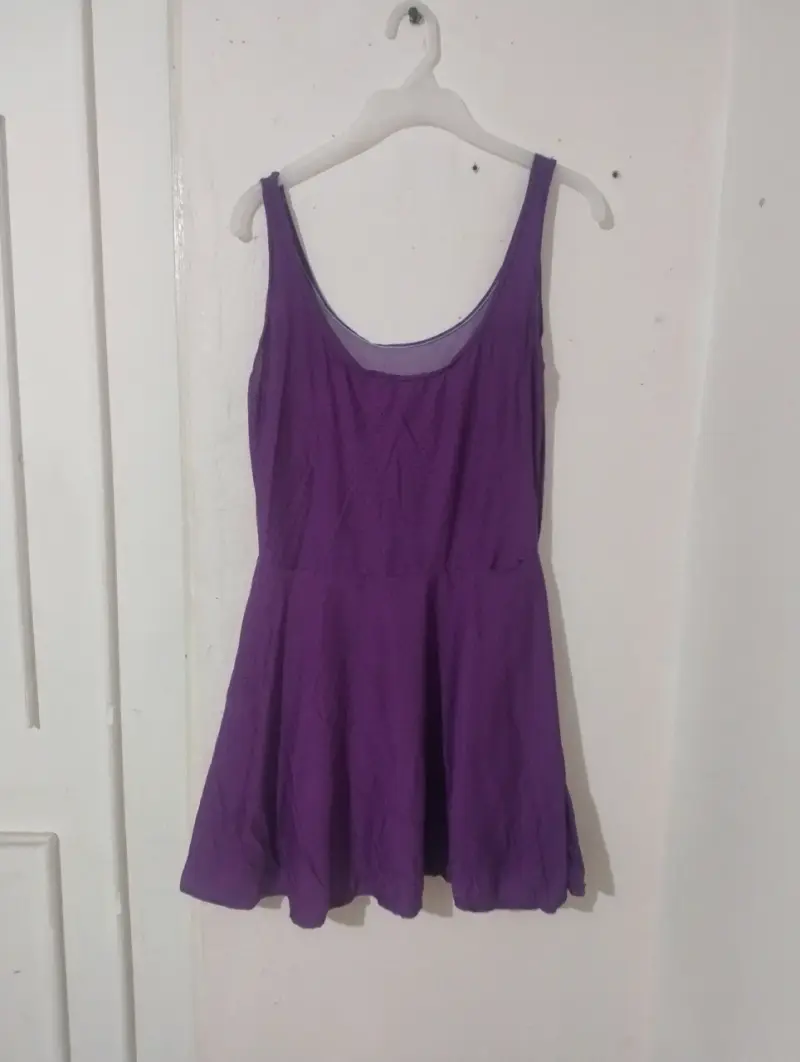 Vestido morado sin mangas para mujer