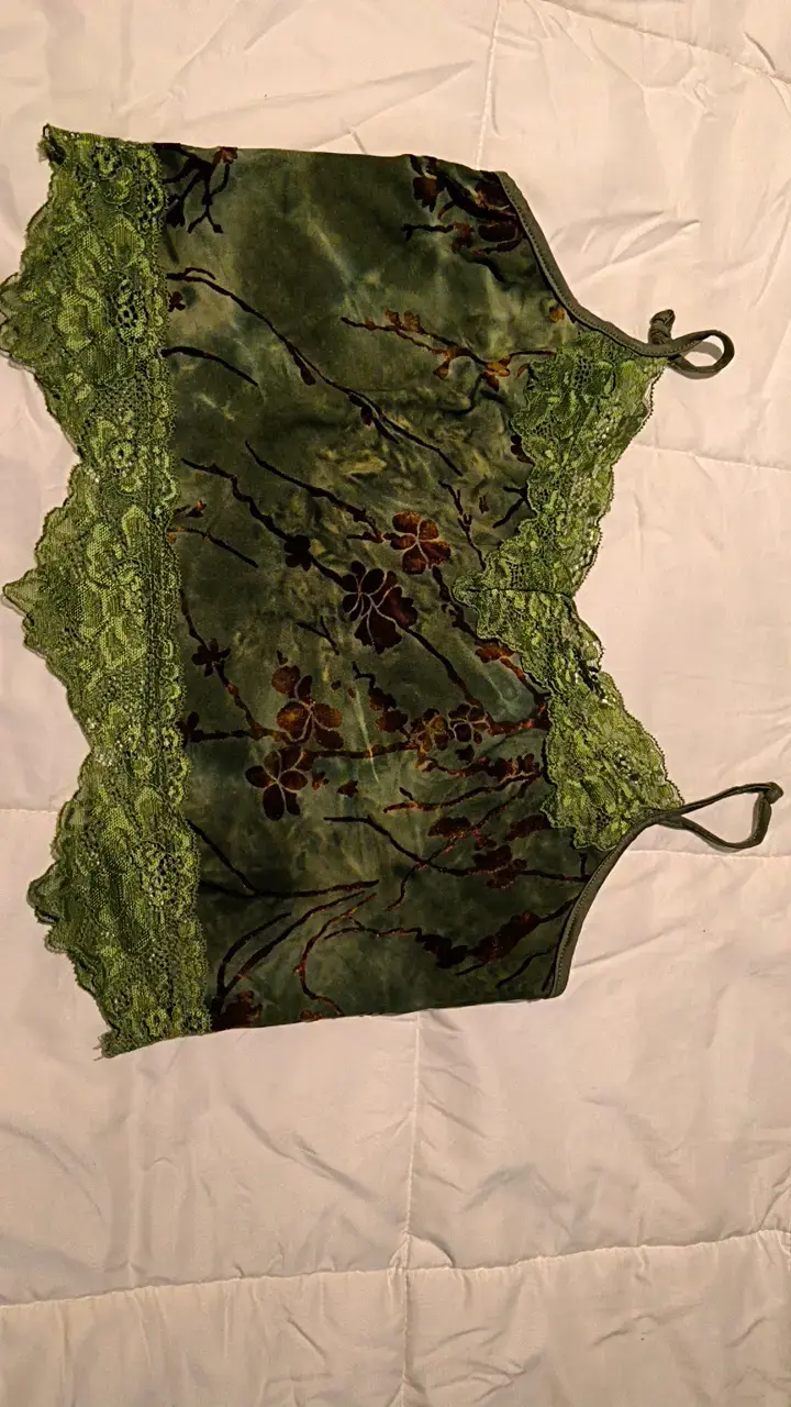 Top de encaje verde con estampado floral - 2