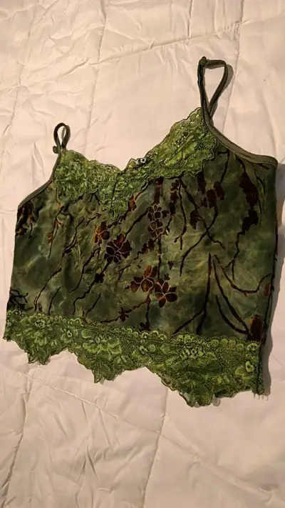 Top de encaje verde con estampado floral - miniatura 3