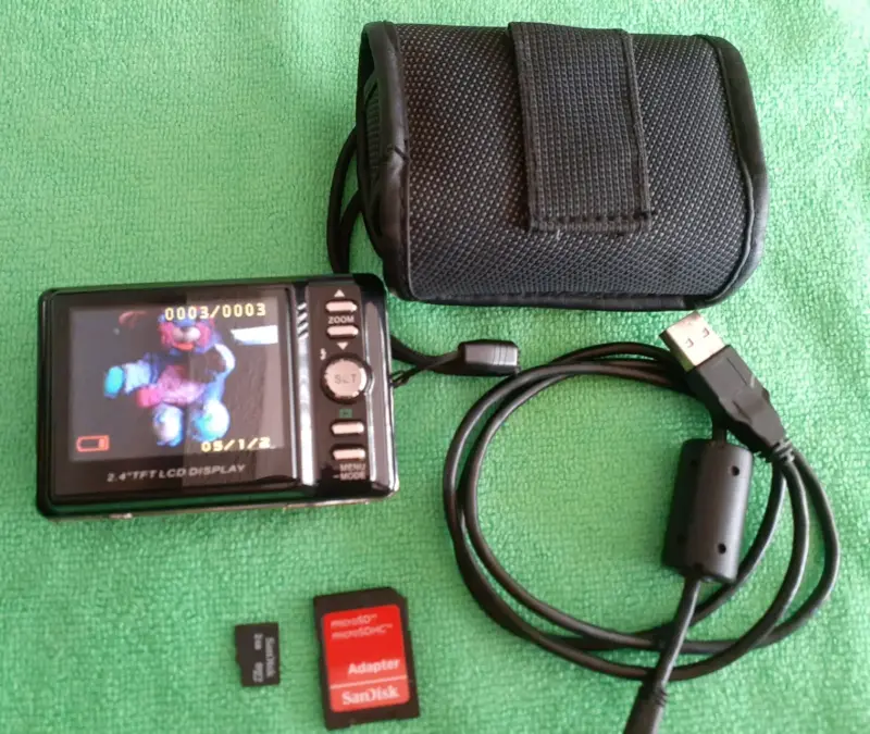 Cámara digital Genius G-Shot D1211 con accesorios - 3