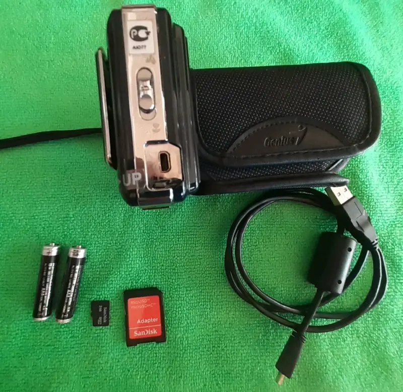 Cámara digital Genius G-Shot D1211 con accesorios - 6
