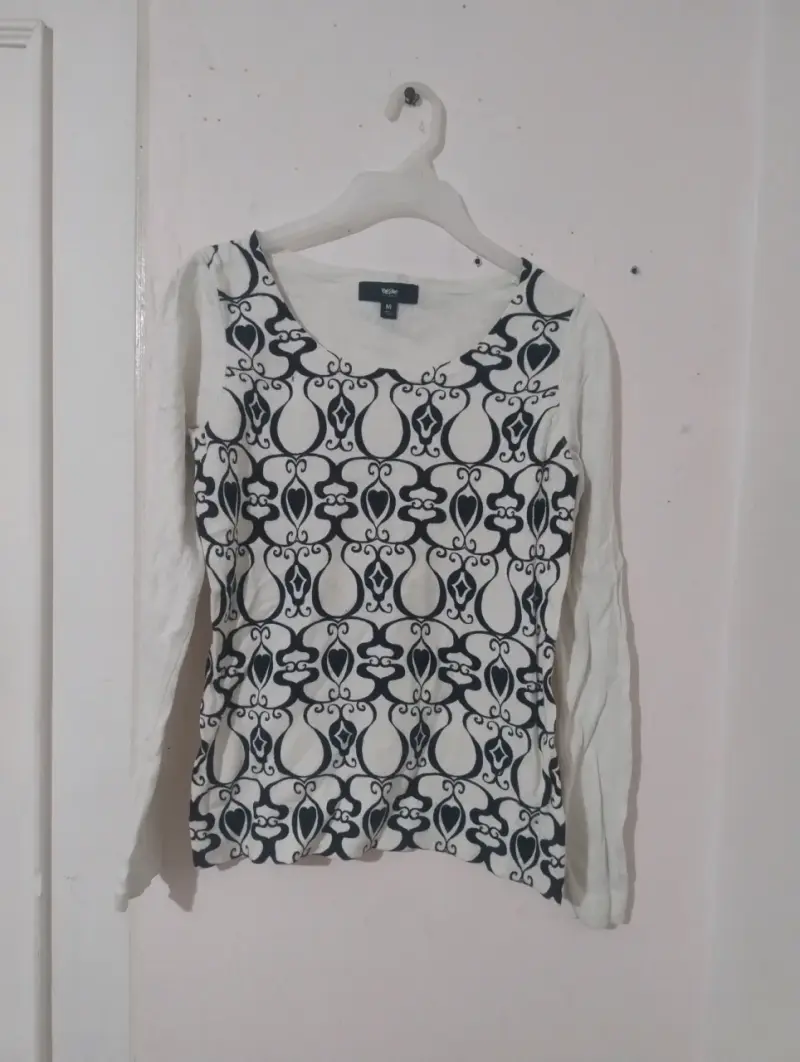 Polera manga larga estampada talla M