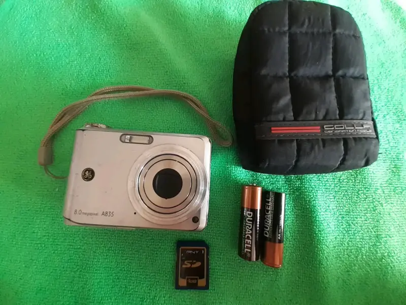 Cámara digital GE A835 8MP con estuche - 1