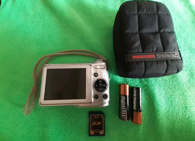 Cámara digital GE A835 8MP con estuche - 2