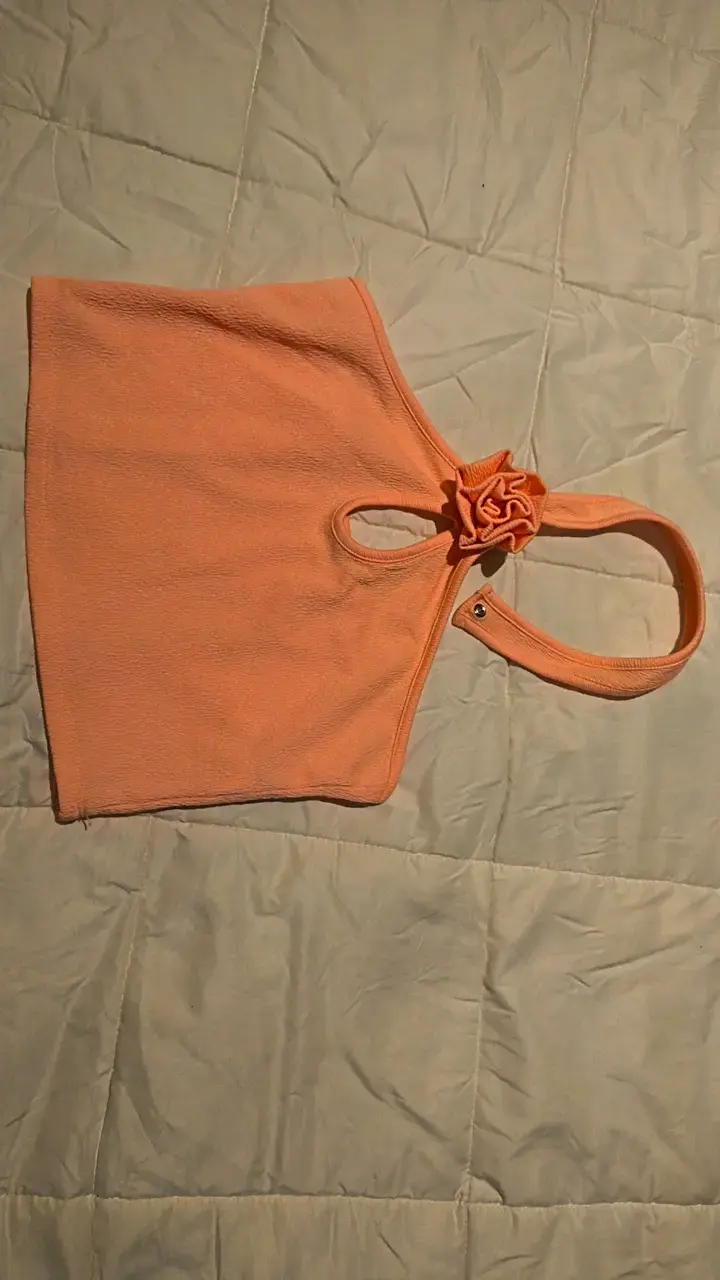 Top halter color damasco con detalle de flor - 2
