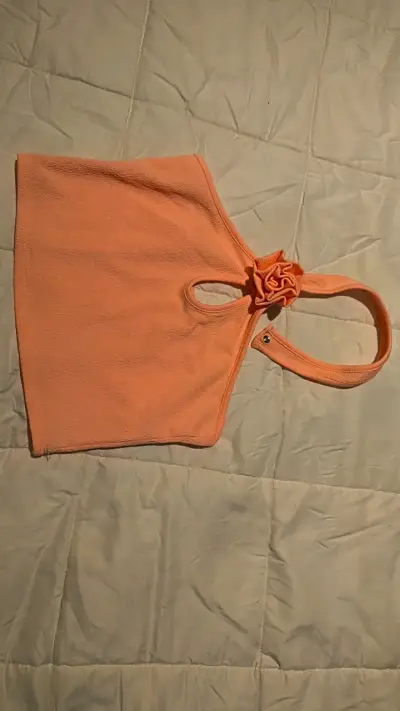 Top halter color damasco con detalle de flor - miniatura 2