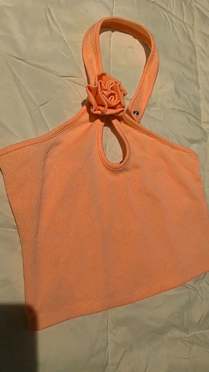 Top halter color damasco con detalle de flor - 4