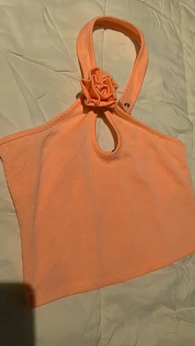 Top halter color damasco con detalle de flor - miniatura 4