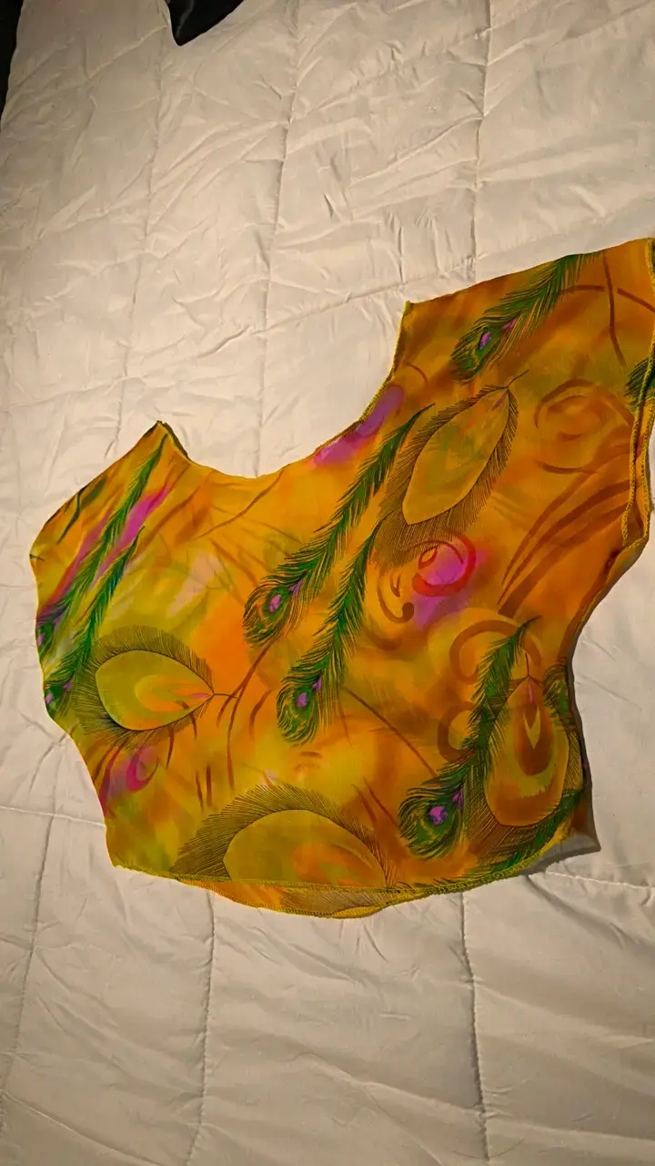 Blusa de gasa estampada con plumas de pavo real - 2