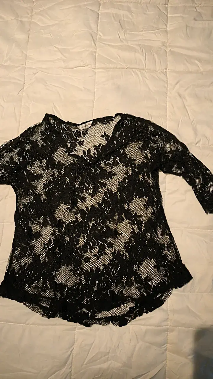 Blusa de encaje negra para mujer