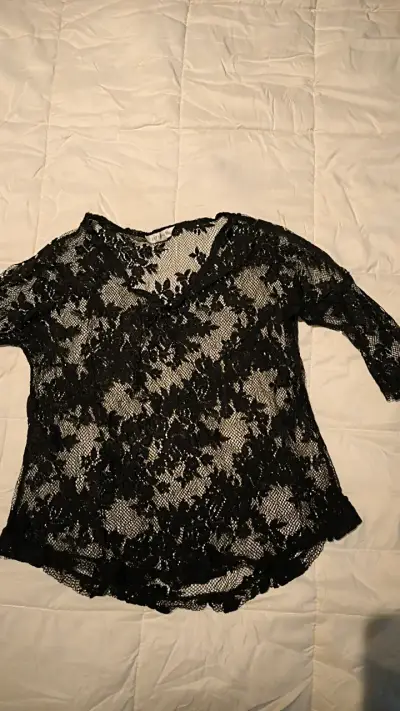 Blusa de encaje negra para mujer - miniatura 1