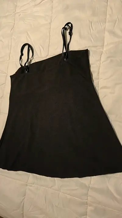 Top negro con tirantes y detalle de encaje lenteju - miniatura 5