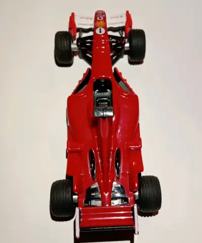 Automóvil a escala de colección Ferrari F1 V Power - miniatura 3