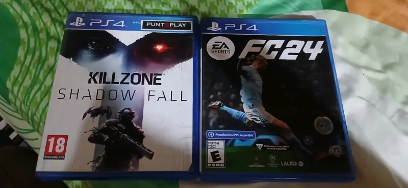Consola PS4 con dos juegos y dos controles - 3