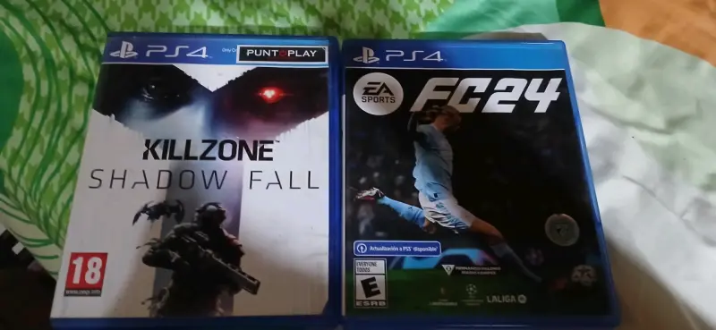 Consola PS4 con dos juegos y dos controles - 4