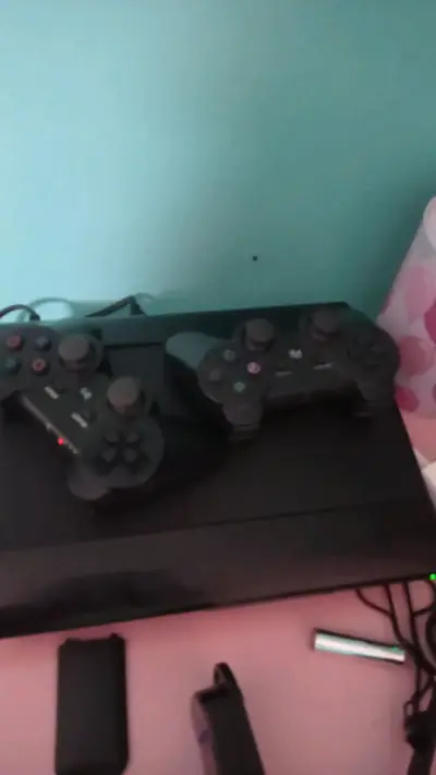 Consola play 3 super Slim con dos controles - miniatura 1