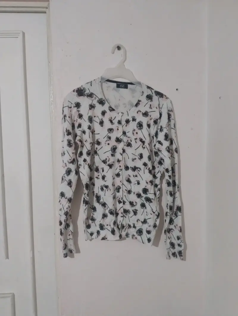 Cardigan floral blanco y negro para mujer