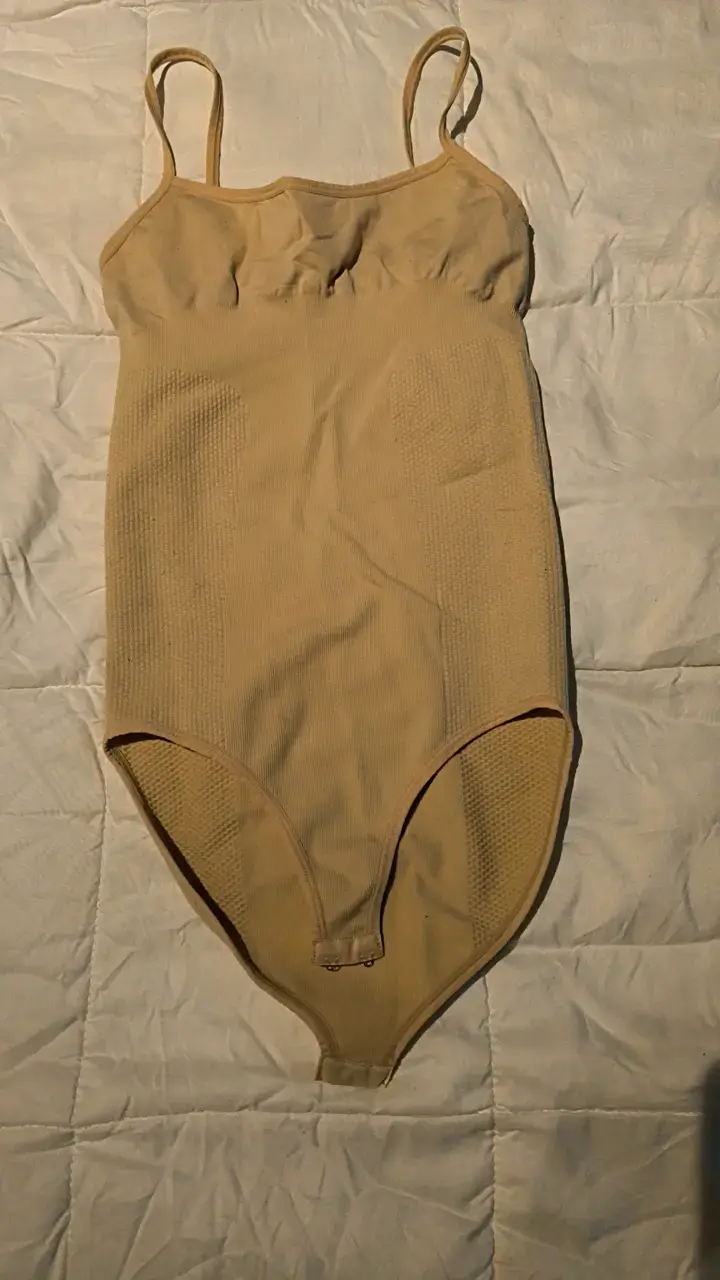 Body beige sin mangas para mujer