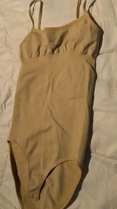 Body beige sin mangas para mujer - miniatura 2