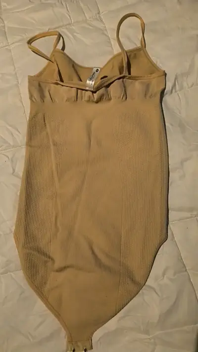 Body beige sin mangas para mujer - miniatura 4