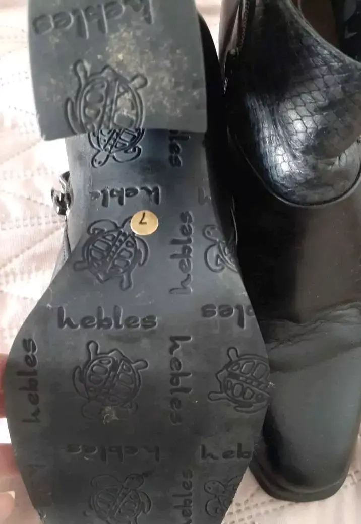 Botines de cuero negro Hebles con diseño elegante