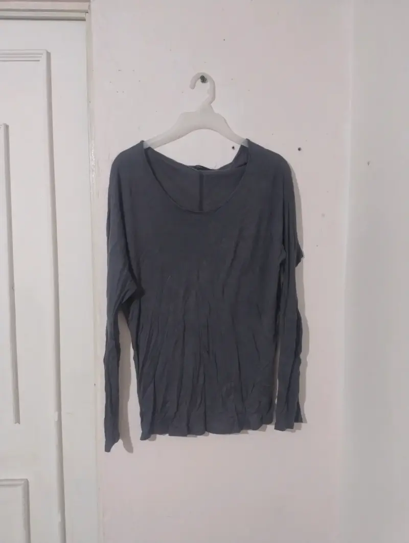 Polera manga larga gris para mujer