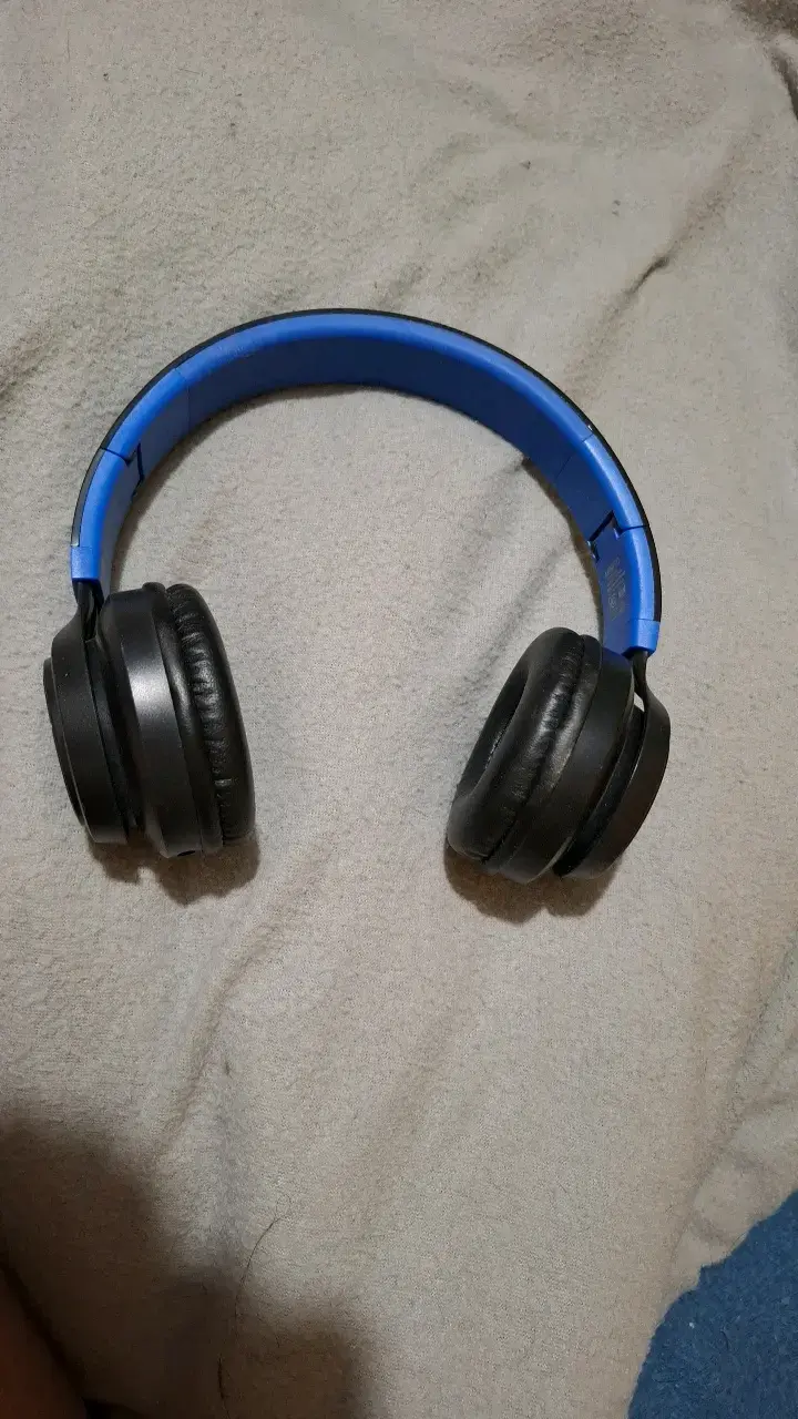 Audífonos Bluetooth inalámbricos negros y azules - 1