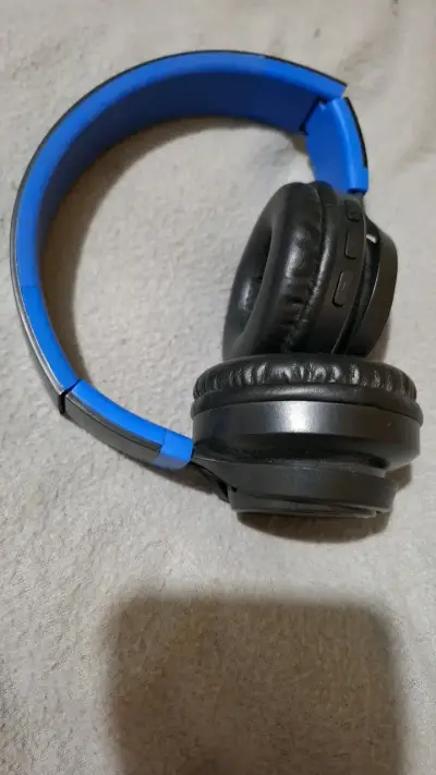Audífonos Bluetooth inalámbricos negros y azules - miniatura 2