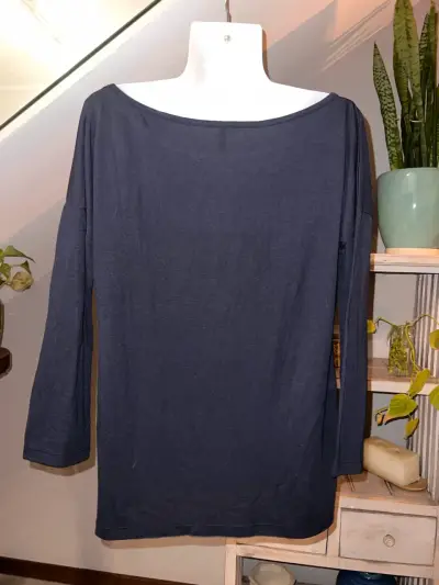 Polera azul con diseño perforado Benetton - miniatura 3