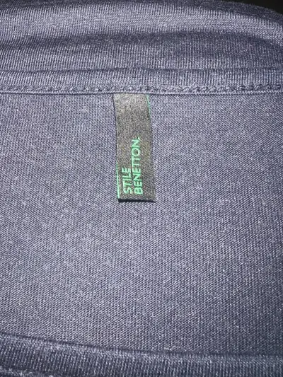 Polera azul con diseño perforado Benetton - miniatura 4
