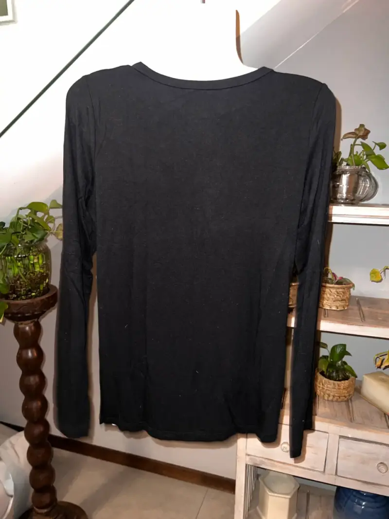 Polera negra Ellus Originals con diseño frontal - 2