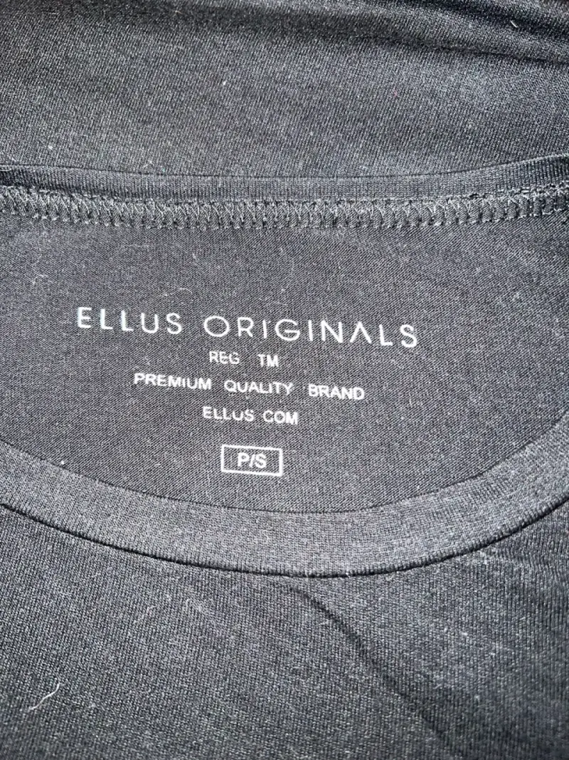 Polera negra Ellus Originals con diseño frontal - 3